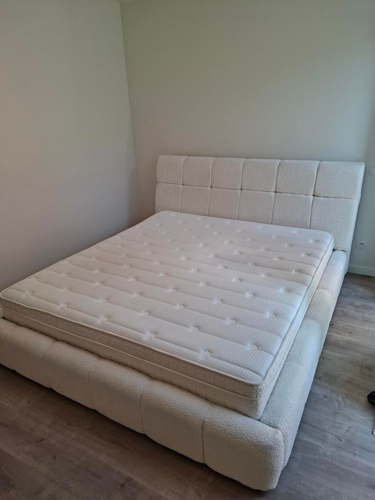 Boxspring 180x200 + matras + nachtkastjes, Huis en Inrichting, Slaapkamer | Bedden, Ophalen, Beige, Zo goed als nieuw, 180 cm