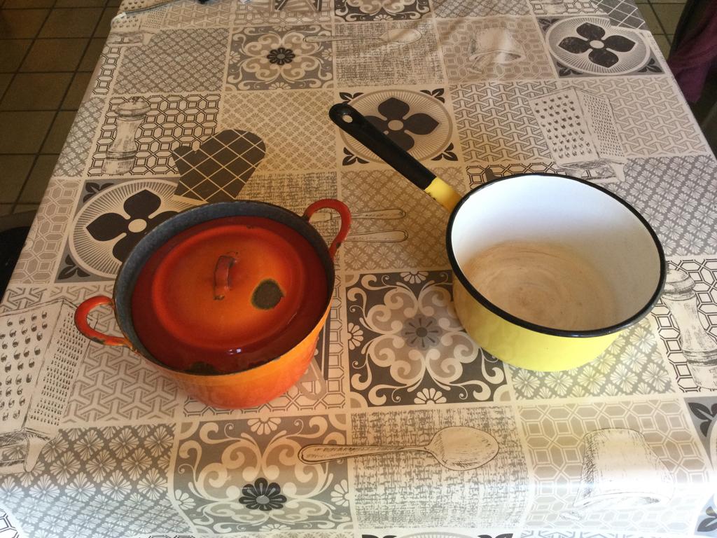 Gietijzeren potje en steelpan, Maison & Meubles, Cuisine | Casseroles & Poêles, Enlèvement ou Envoi, Utilisé