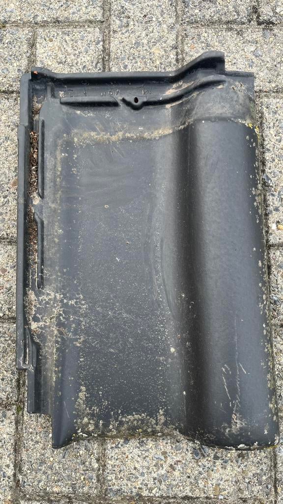 Complete partij zwarte dakpannen 2400 stuks, Doe-het-zelf en Bouw, Dakpannen en Dakbedekking, Ophalen, Steen of Klei, Zwart, Zo goed als nieuw