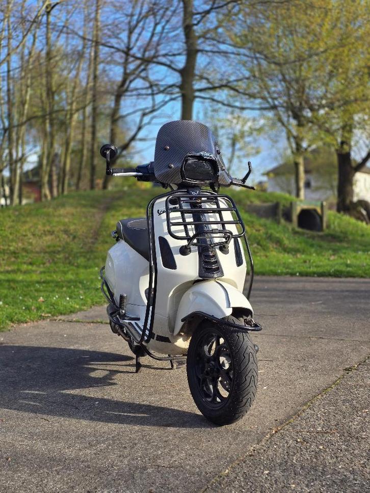 Nette Vespa Sprint, 2019 met valschade en veel opties!, Fietsen en Brommers, Scooters | Vespa, Gebruikt, Vespa S, Klasse B (45 km/u)