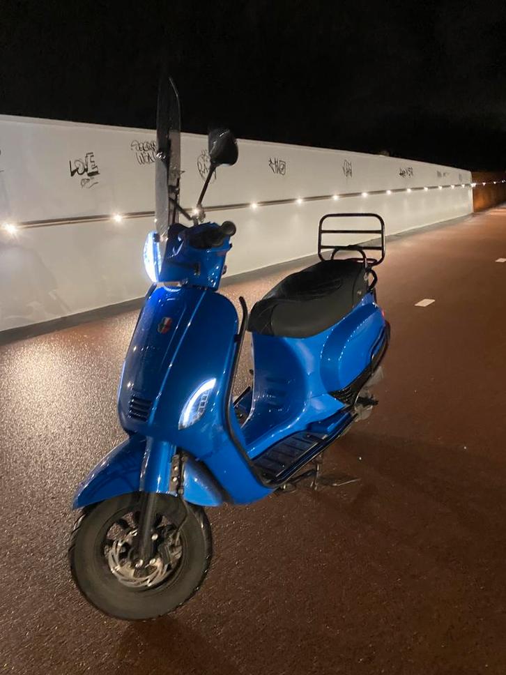 Gts toscana, A-klasse, 27km/u, Full option, Vélos & Vélomoteurs, Vélomoteurs & Scooters bridés, Comme neuf, Autres marques, Essence