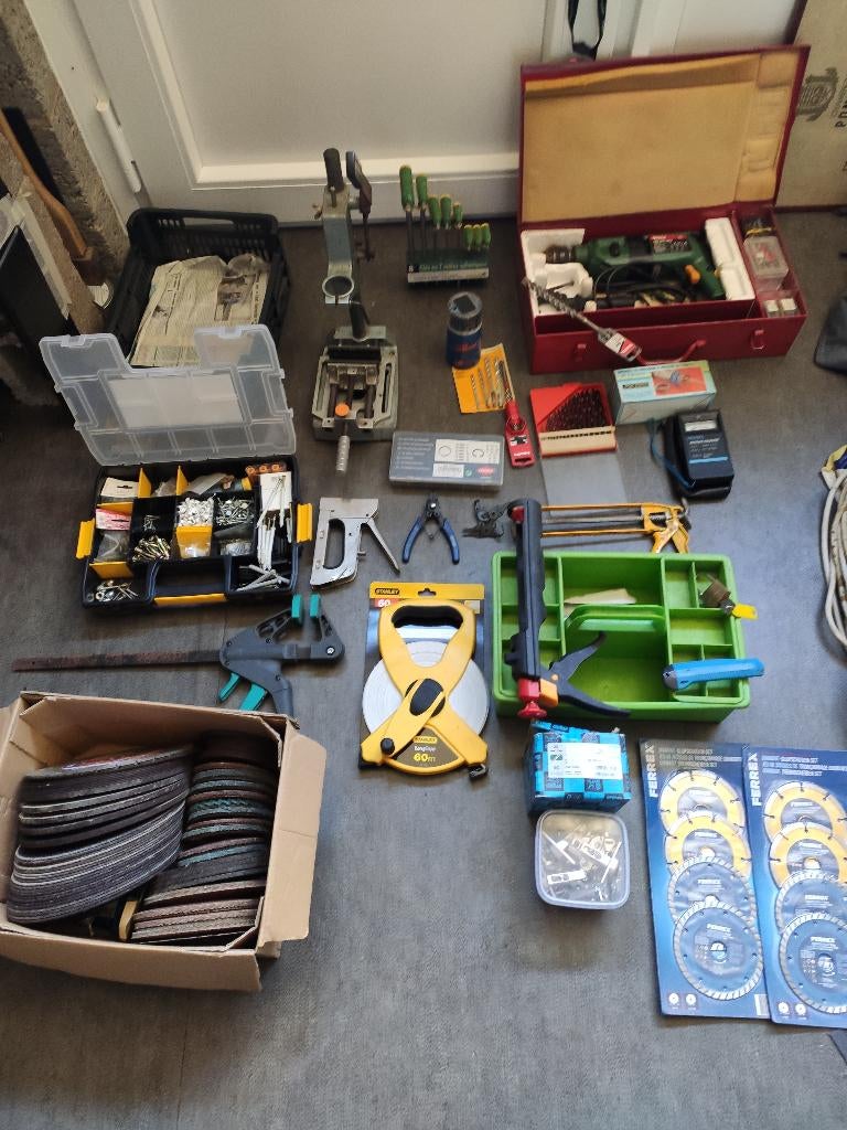 lot de matériels - 2 foreuses, spot, disk, déca., mèch, dot4, Bricolage & Construction, Outillage | Outillage à main, Comme neuf