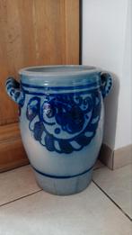 Oude grote keramieken pot, Ophalen