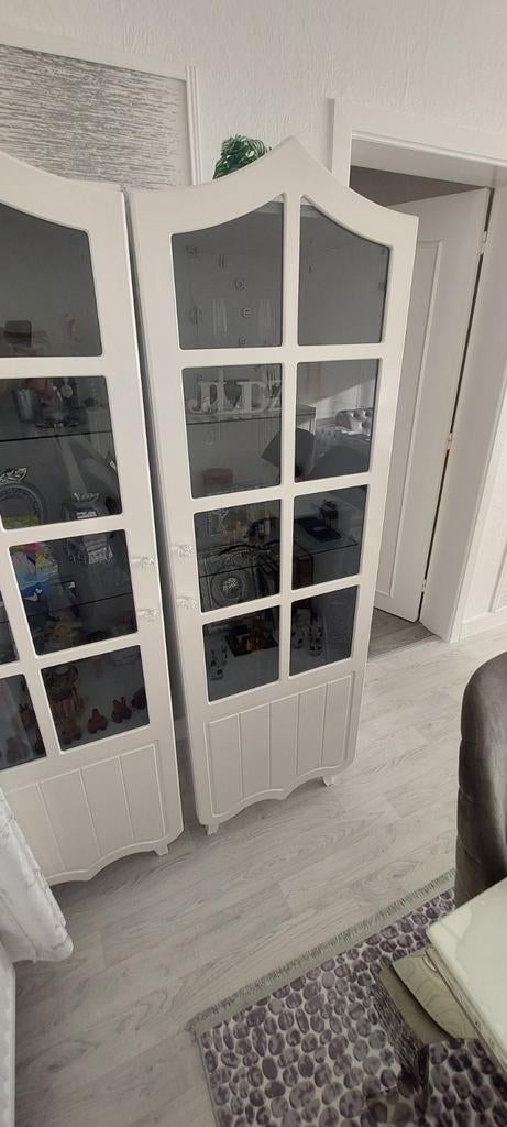 2 belles vitrines blanc laqué en très bonne état, Maison & Meubles, Enlèvement ou Envoi