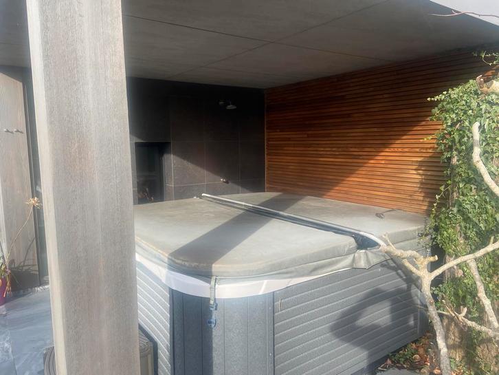 Gratis jacuzzi merk Dimension One Spa, Tuin en Terras, Bubbelbaden en Hottubs, Gebruikt, Vast, Trap, Inbouw, Ophalen