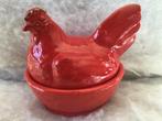 Vintage rode kip op nest. Keramiek. Portugal, Ophalen of Verzenden