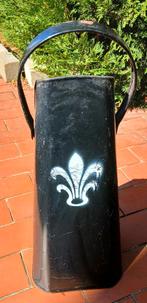 Authentieke zwarte kolenkit met Franse lelie – Brocante, Antiek en Kunst, Ophalen