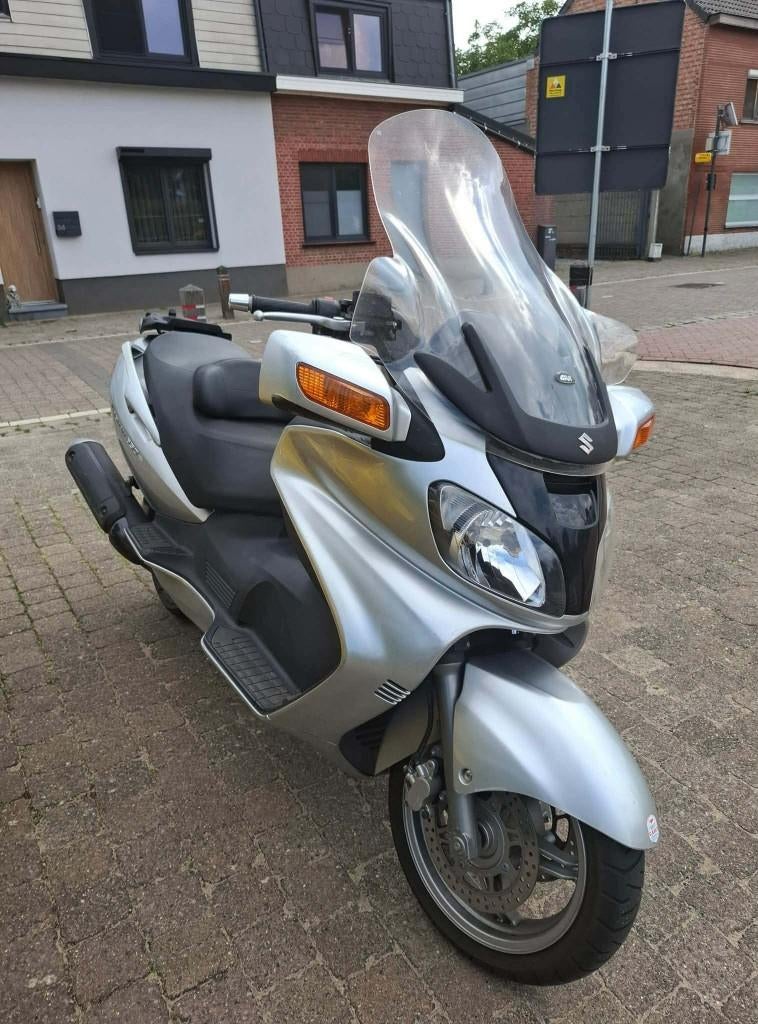 suzuki 650 burgman, Motoren, Automaat, 650 cc, 2 cilinders, Scooter