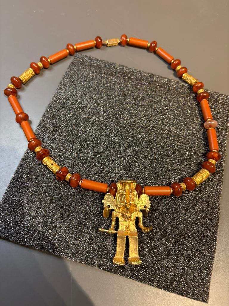 Vintage etnische statement ketting met vergulde figuurhanger, Verzenden, Zo goed als nieuw, Oranje