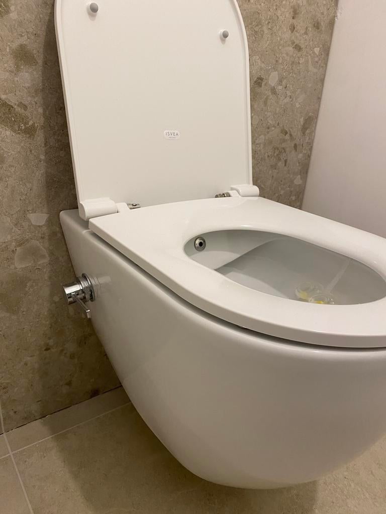 ISVEA Infinity WC met bidetfunctie + softclose – NIEUW, Doe-het-zelf en Bouw, Sanitair, Zo goed als nieuw, Ophalen
