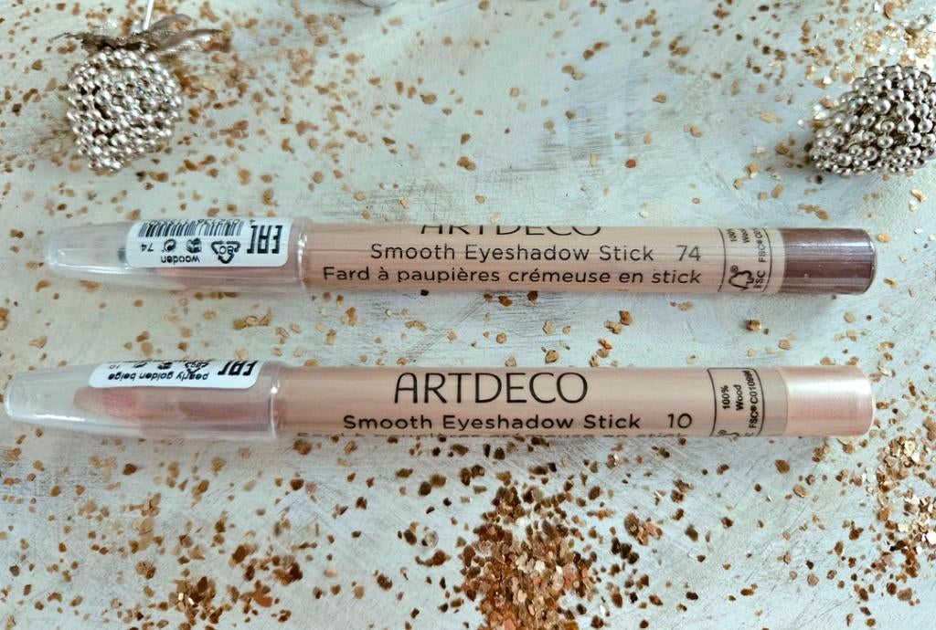 2 Artdeco eyeshadow sticks - Nieuw, Ophalen of Verzenden, Nieuw, Beige, Make-up