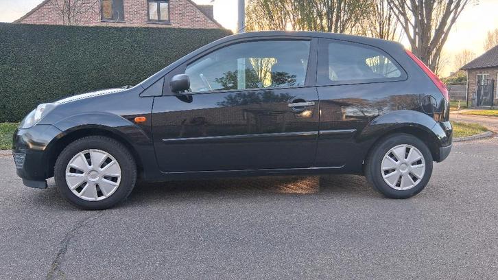 Ford Fiësta 1.3B "178 000km" 2006 gekeurd v verkoo, Autos, Ford, Particulier, Fiësta, Airbags, Radio, Essence, Euro 4, 3 portes