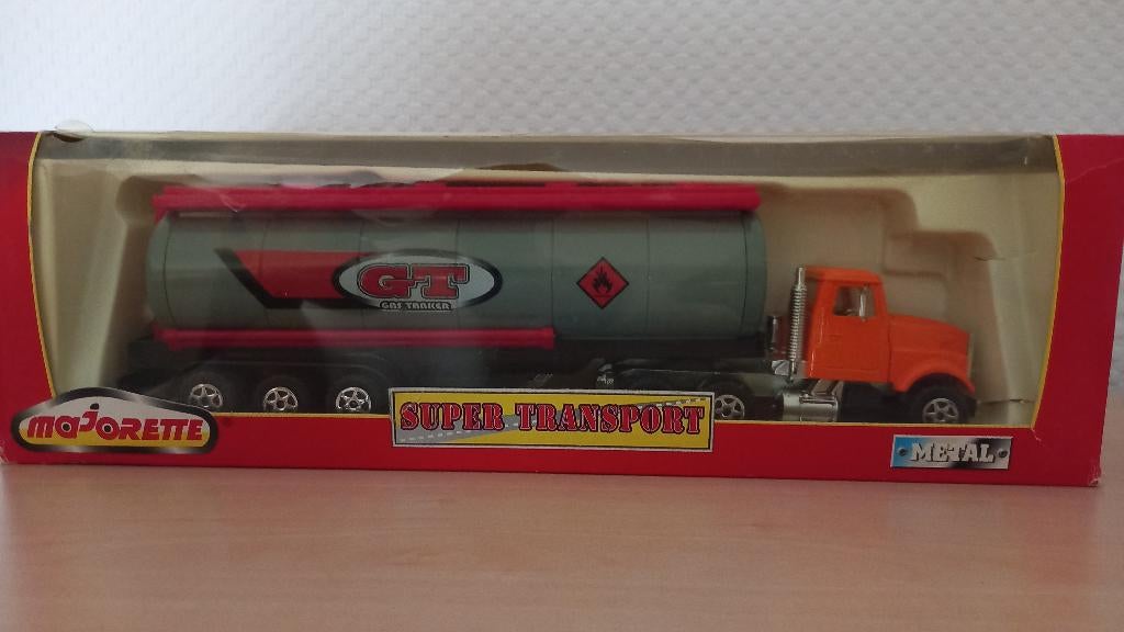 Camions-citernes Majorette série 3040 - 3070., Hobby & Loisirs créatifs, Enlèvement ou Envoi, Comme neuf, Bus ou Camion