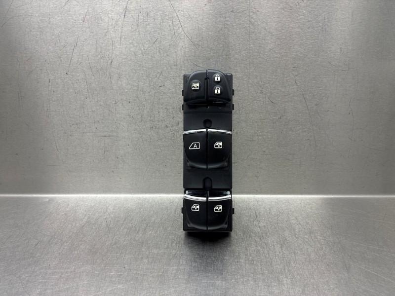 RAAMSCHAKELAAR Nissan Pulsar (C13) (01-2013/-), Gebruikt, Dhr. M. Roggen, Marinus@Japoto.nl, Stadsweg 37 37
9917 PV  WIRDUM GR., NL