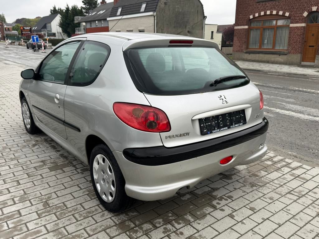 Peugeot 206 ( Garantie 12 mois), 1124 cm³, Argent ou Gris, Entreprise, https://public.car-pass.be/vhr/77a49cc6-595e-440c-b4ab-59c713fddbc6