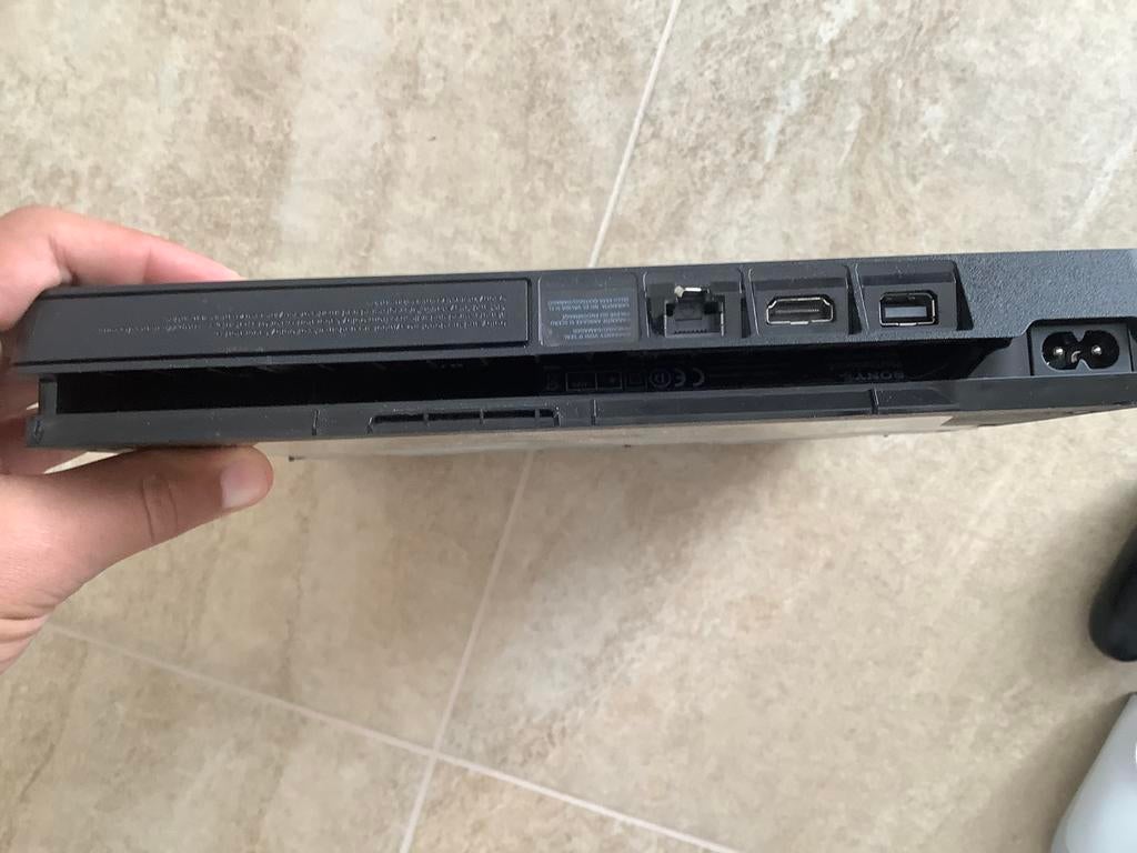 Snel weg playstation met controlers en kabels, Games en Spelcomputers, Games | Sony PlayStation 4, Ophalen, Gebruikt