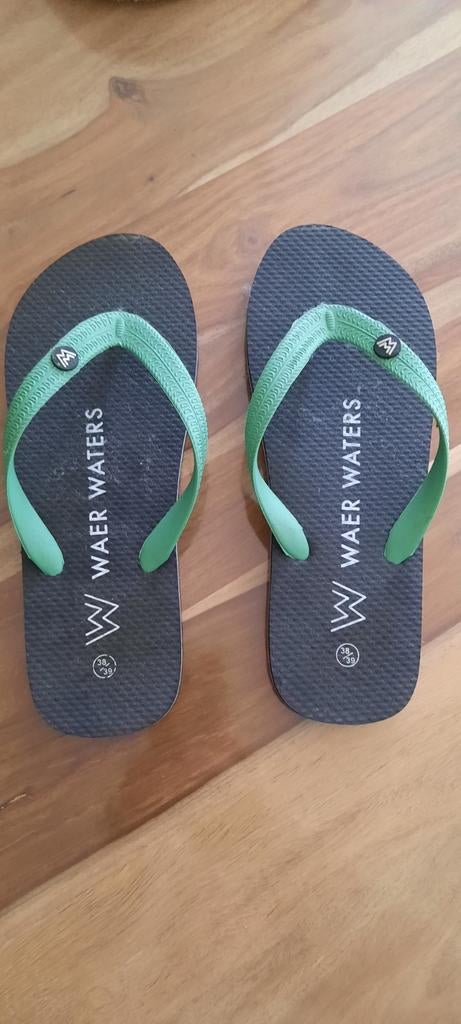 Nieuwe slippers maat 39, Neuf, Enlèvement, Sandales de bain, Noir