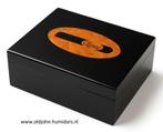 HUMIDOR MAT ZWART MET SIGAAR LOGO VOOR 50 SIGAREN       h33, Envoi, Neuf, Boite à tabac ou Emballage