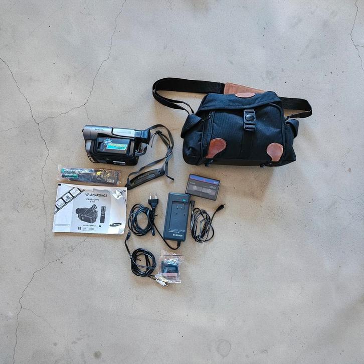 VP-A20 vidéo 8 camescope Samsung, Collections, Broches, Pins & Badges
