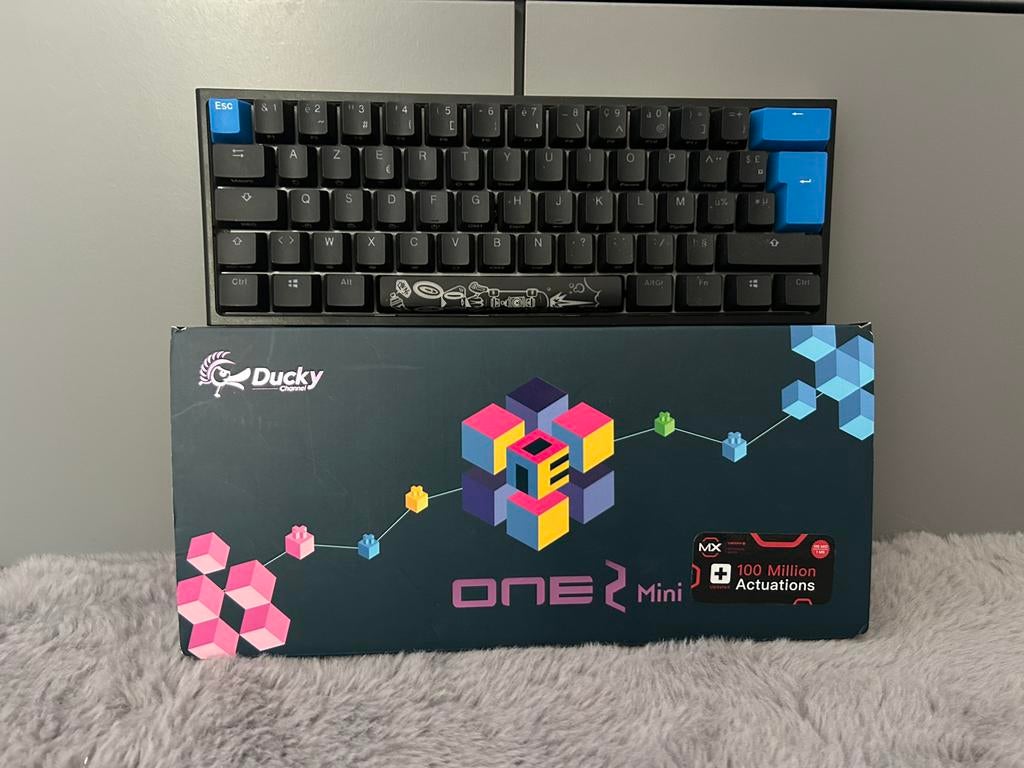Ducky One 2 Mini – AZERTY (comme neuf ), Informatique & Logiciels, Claviers, Comme neuf, Enlèvement ou Envoi
