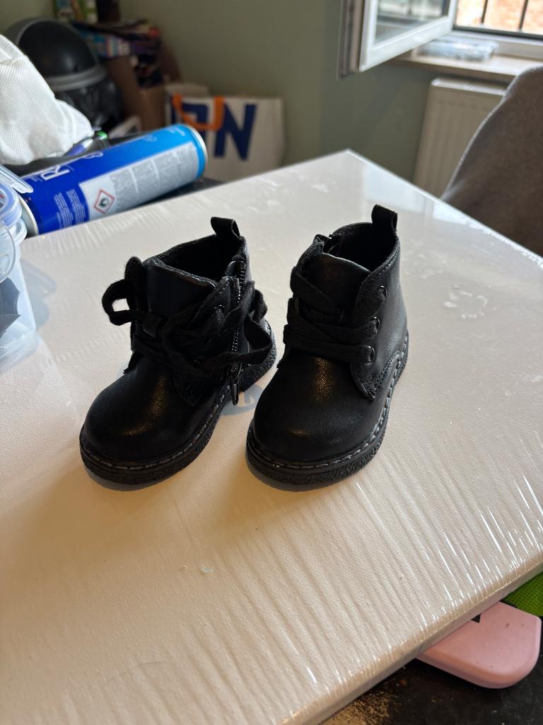 Kinder schoentjes meisje maat 18, Enfants & Bébés, Vêtements de bébé | Chaussures & Chaussettes, Neuf, Enlèvement ou Envoi, Bottines