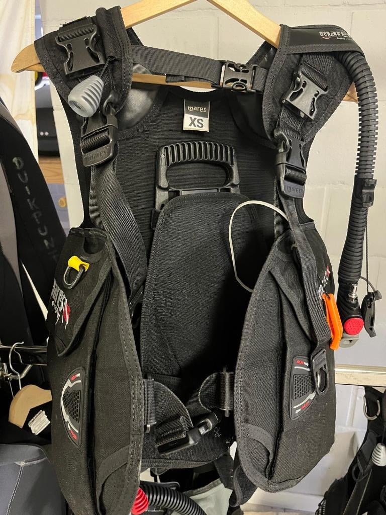 BCD MARES XS, Sports nautiques & Bateaux, Plongée, Enlèvement, Comme neuf, Gilet de stabilisation