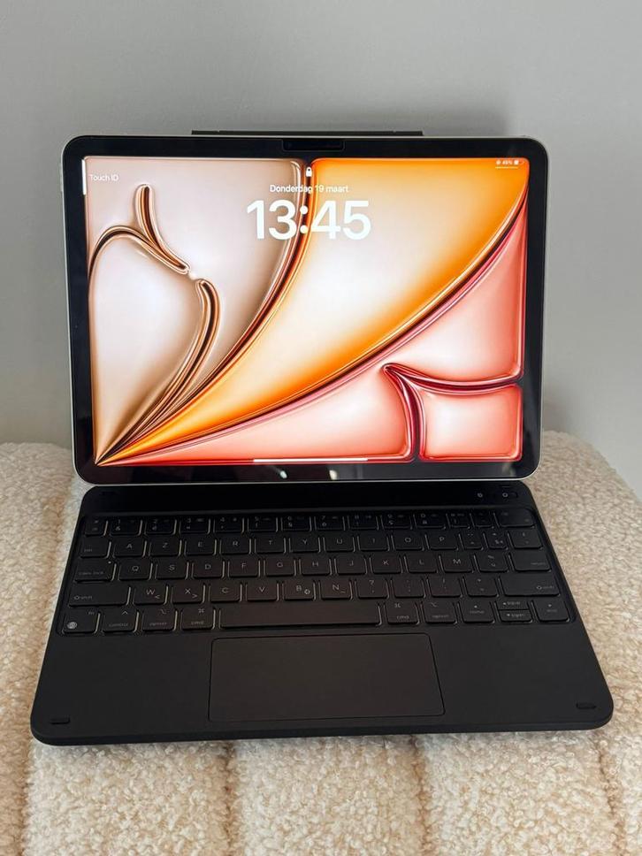 iPad Air 11” (2024)–128GB +Logitech Combo Touch toetsenbord, Computers en Software, Apple iPads, Zo goed als nieuw, Apple iPad Air