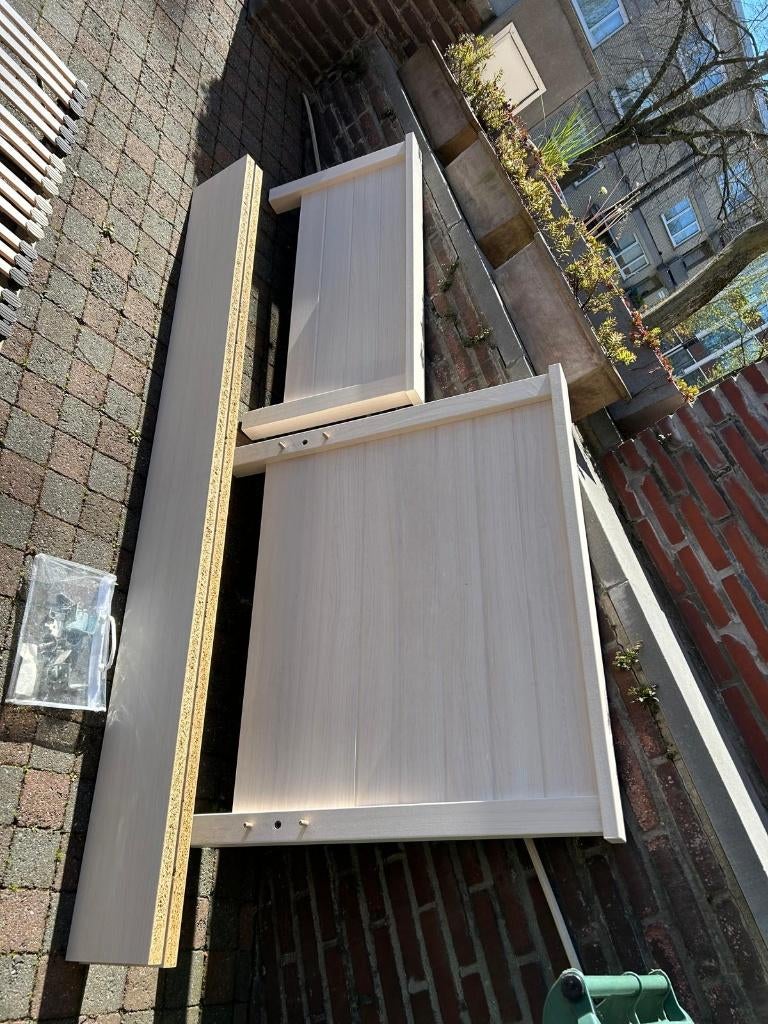 Eenpersoonsbed, lichte kleur met lattenbodem en matras, Huis en Inrichting, Ophalen, Gebruikt, Eenpersoons, Wit