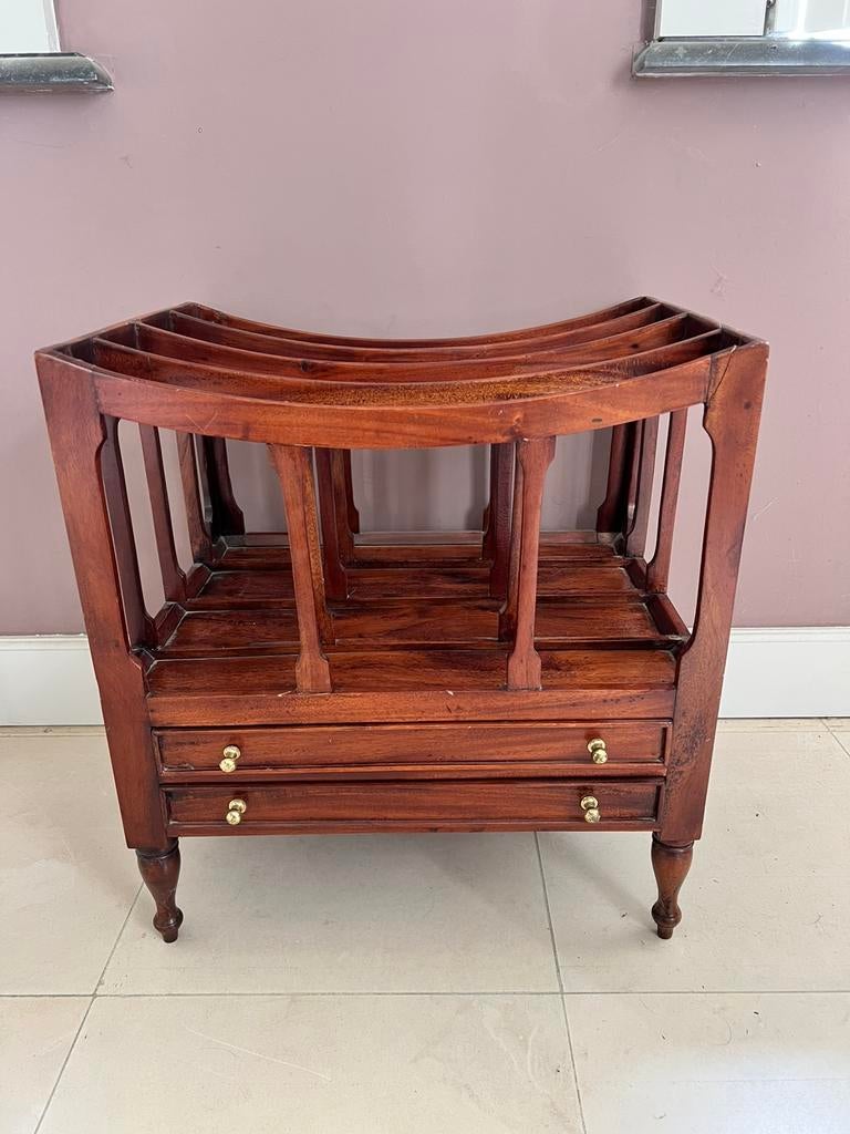 Canterbury tijdschriftenrek, Ophalen