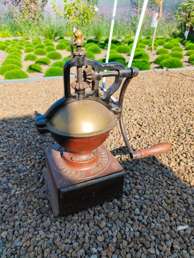 Te koop,oude Peugeot koffiemolen., Antiek en Kunst, Ophalen