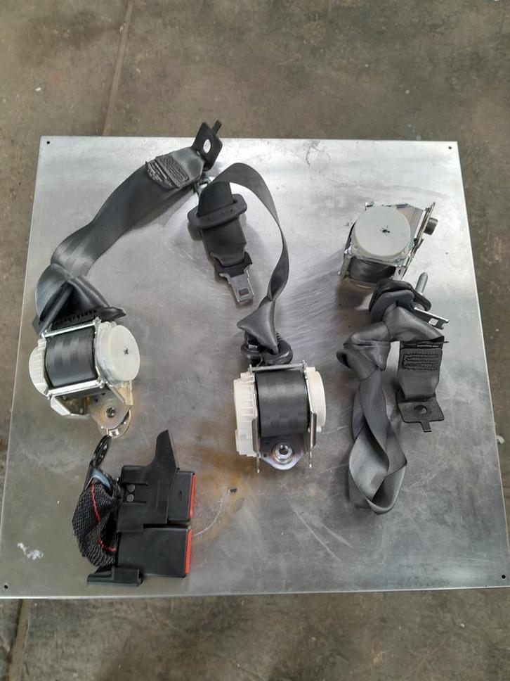 Achterse en centrale gordels RENAULT CLIO 3 // 5060 AUVELAIS, Auto-onderdelen, Interieur en Bekleding, Renault, Gebruikt, Ophalen of Verzenden