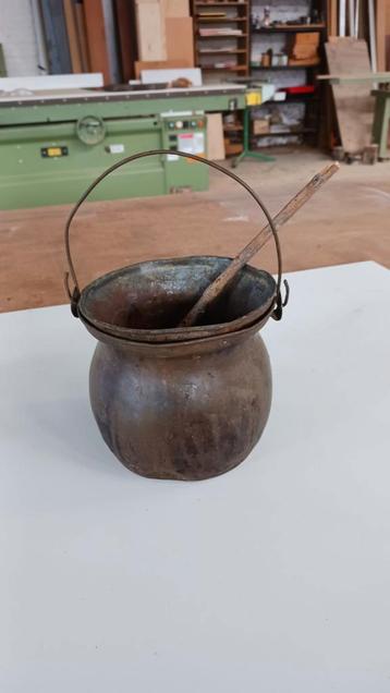 Antieke lijmpot bain marie beschikbaar voor biedingen