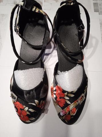 mooie dansschoenen  nieuw beschikbaar voor biedingen