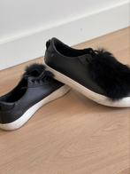 Zwarte sneakers met bontje, Kleding | Dames, Sneakers, Gedragen, Ideal shoes, Zwart