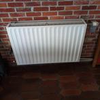 radiator met thermostatische kraan en ophangbeugels, Doe-het-zelf en Bouw, Ophalen of Verzenden, Zo goed als nieuw, Radiator