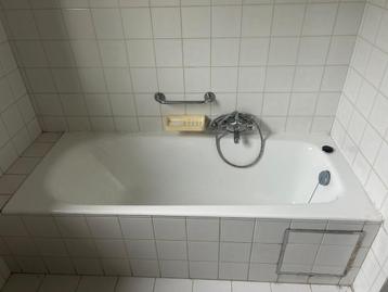 Wit ligbad beschikbaar voor biedingen