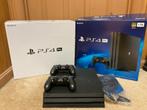 Ps4 pro 1tb 2 controlers en laadstation en spellen, Games en Spelcomputers, Ophalen, Pro