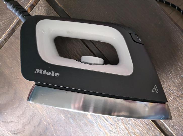 Miele strijkbout voor de Miele Fashionmaster, Elektronische apparatuur, Strijkijzers en Strijkplanken, Zo goed als nieuw, Strijkijzer met snoer