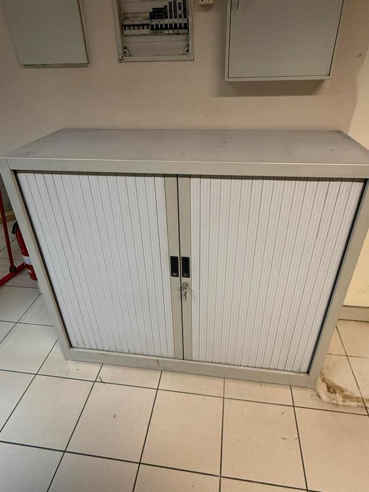 Armoire avec étagère et système de suspension, Maison & Meubles, Armoires | Armoires à porte coulissante & Armoires à archives