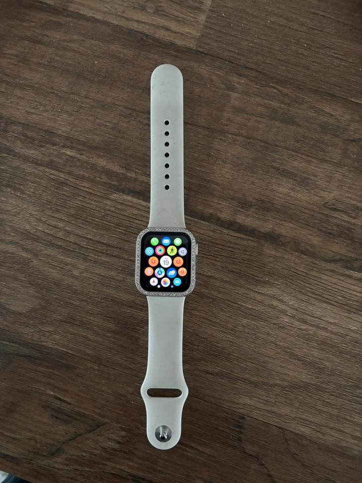 Apple watch SE 40mm S/M starlight met garantie, Handtassen en Accessoires, Smartwatches, Zo goed als nieuw, Ophalen