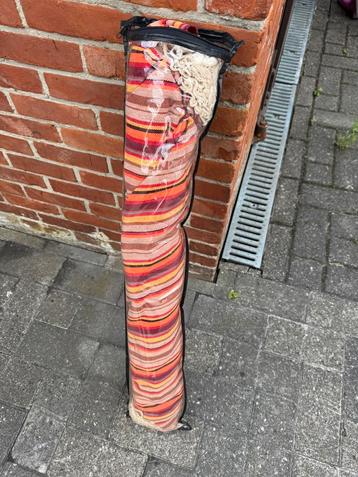 Stevige hangmat beschikbaar voor biedingen
