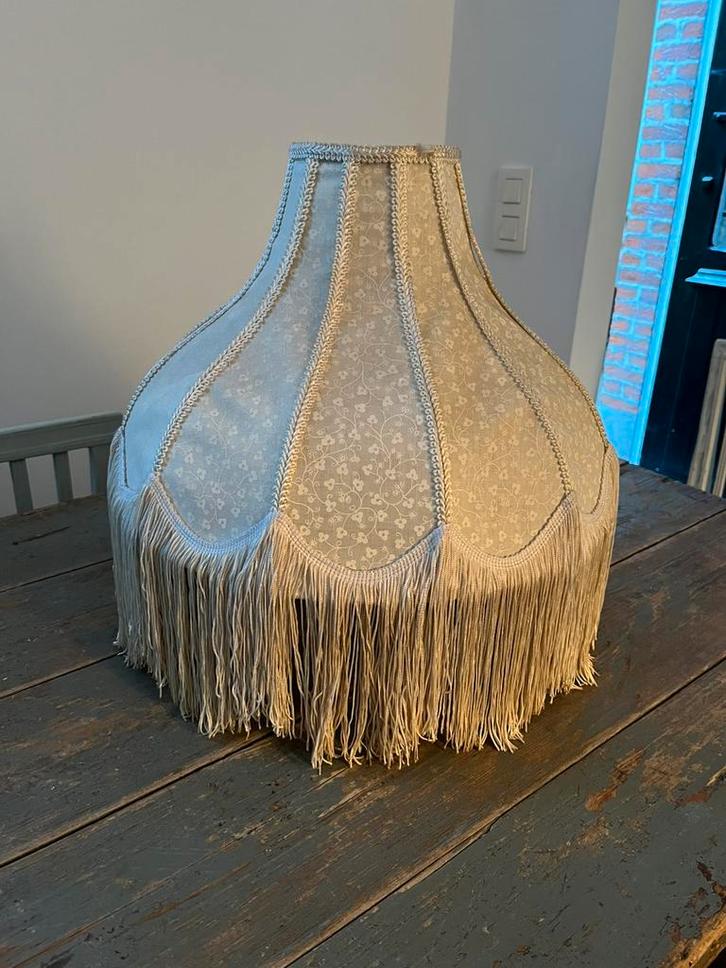 PRACHTIGE LAMPENKAP VINTAGE HANGLAMP MET FRANJES, Huis en Inrichting, Lampen | Lampenkappen, Gebruikt, 25 tot 50 cm, Rond, Wit