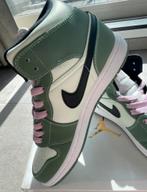 Jordan 1 Mid - Dutch Green, Kleding | Dames, Schoenen, Nike Jordan, Nieuw, Ophalen of Verzenden, Sneakers