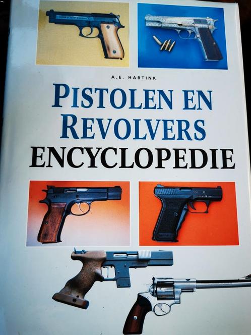 Geillustreerde pistolen en revolvers encyclopedie, Verzamelen, Militaria | Algemeen, Overige soorten, Boek of Tijdschrift, Ophalen of Verzenden