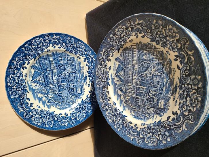 Set van 8 klassieke  dinerborden Royal Tudor Ware., Antiek en Kunst, Antiek | Porselein, Ophalen