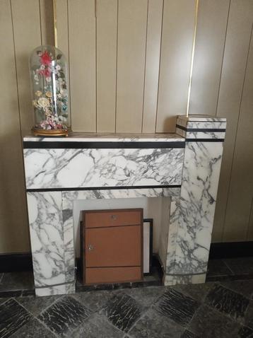 Schouw in marmer / natuursteen / reeds uitgebroken beschikbaar voor biedingen