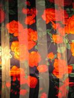 YVES ST LAURENT "RODE ROZEN" ZIJDEN VIERKANT, YVES SAINT LAURENT, Maat 42/44 (L), Nieuw, Ophalen of Verzenden