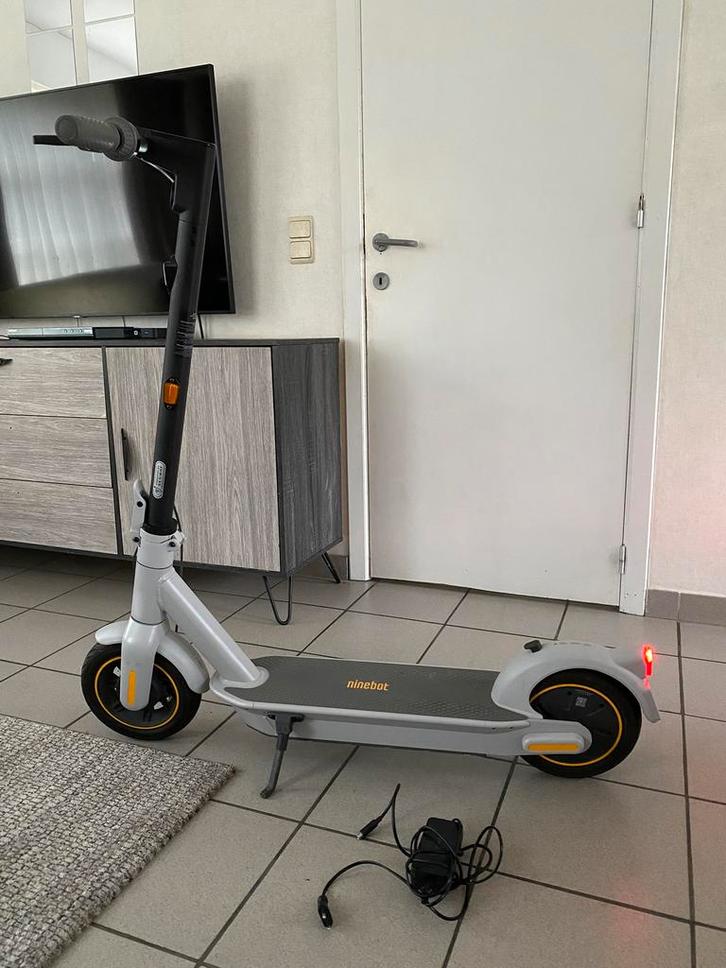 Ninebot Max G30 Nieuwstaat! 30km/u 65km bereik (VASTE PRIJS), Fietsen en Brommers, Steps, Zo goed als nieuw, Elektrische step (E-scooter)