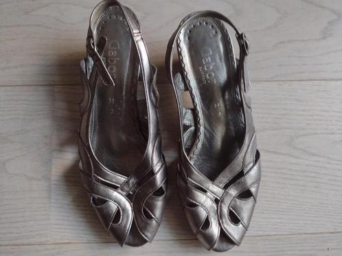 Sandales élégantes de couleur bronze pour femmes taille 40.5, Vêtements | Femmes, Chaussures, Porté, Sandales et Mûles, Autres couleurs