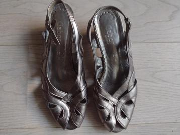 Sandales élégantes de couleur bronze pour femmes taille 40.5